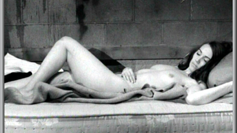 Linda Cochran Nude in The Defilers. Breasts, dark hair, laying in bed. 604498