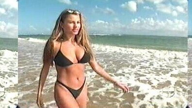 Hottest Herself Scenes. Bikini, SFW, beach. 660807