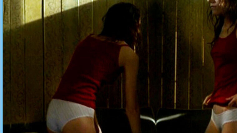 Sexiest Fritzi Haberlandt Scene in Erbsen auf halb 6. Underwear, SFW, brunette. 610585