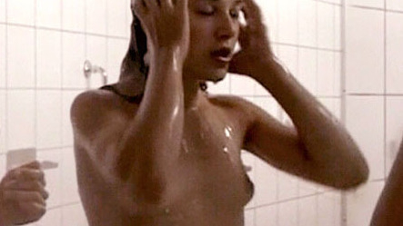 Nudes of Sabine from Des épaules solides. Breasts, brunette, hard nipples. 606042