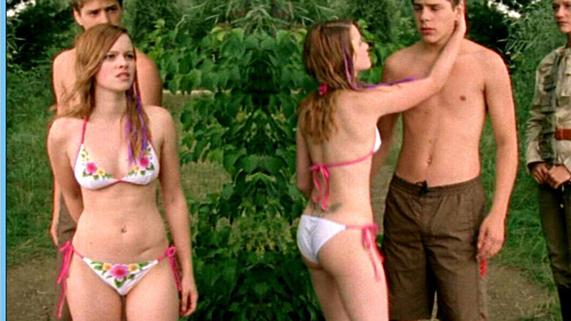 Sexiest Scenes of Sara from Zwei zum Fressen gern. Bikini, SFW, brunette. 632207
