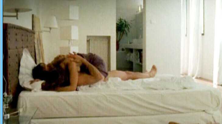 Sexiest Élodie Navarre Scene in Poussière d'amour. Sexy, brunette, couple. 631315