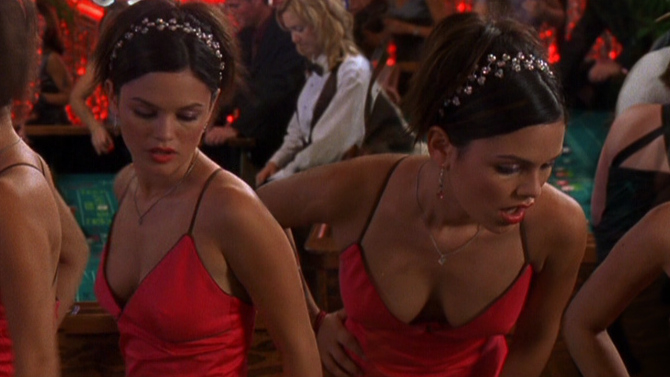 Sexiest Summer Roberts Scenes. Sexy, SFW, brunette. 659824