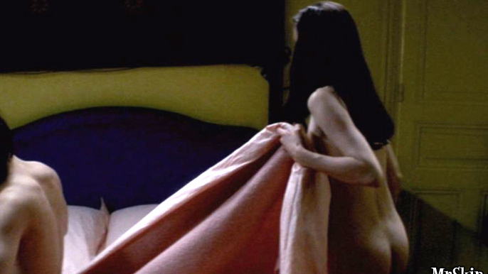 Charlotte Stroemann from La bande du drugstore Naked. Butt, back exposed, black hair. 587153