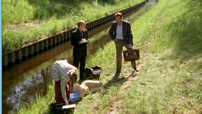 Annika Blendl Nude as Carmen Kirow. Breasts, Bush, Body Double, dead, laying on side. 656270
