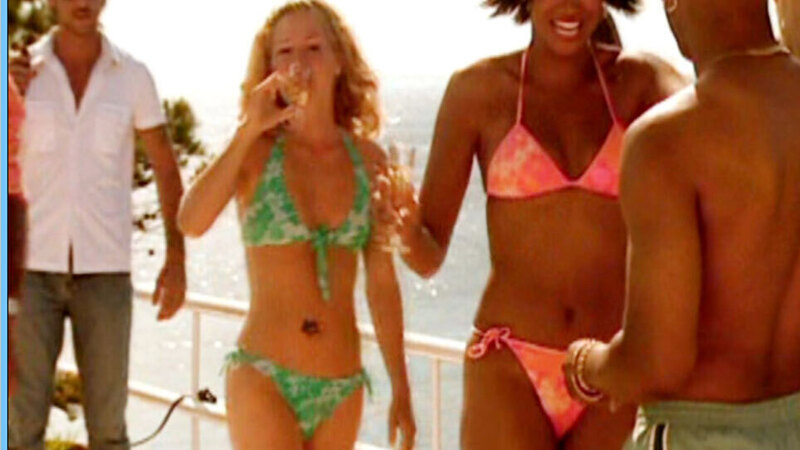 Sexiest Scenes of Emma Coyle from Mile High. Bikini, SFW, blonde. 660599