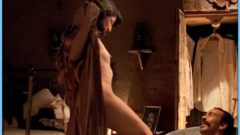 Leticia Huijara Nude in Herod's Law. Breasts, brunette, getting in bathtub. 609748