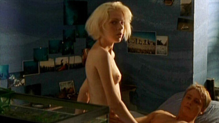 Beatrix from Mädchen, Mädchen 2 - Loft oder Liebe Naked. Breasts, back exposed, blonde. 612767