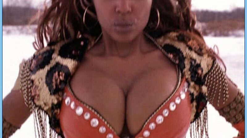 Hottest Marieka Weathered Scene in Love, Sex and Eating the Bones. Sexy, Black, SFW. 612920