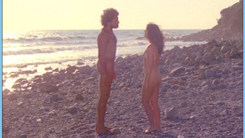 Maria from Ricchi, ricchissimi, praticamente in mutande Naked. Breasts, Butt, back exposed, beach. 613745