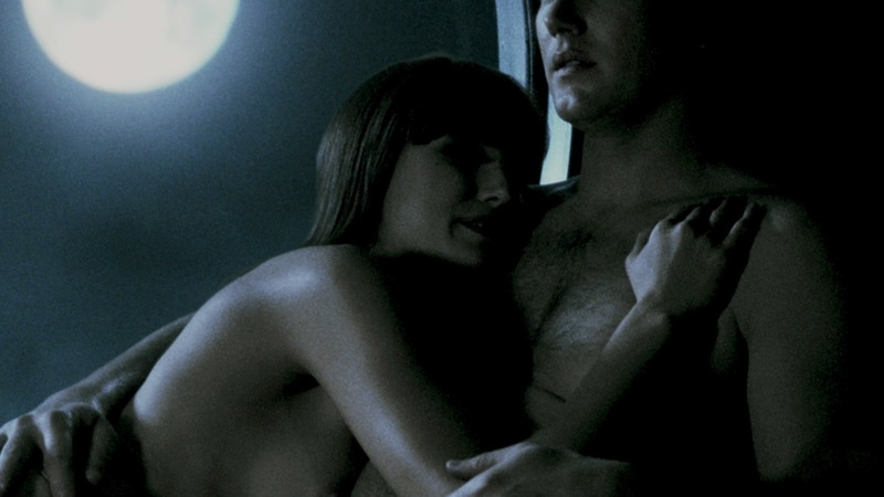 Malin Åkerman Nude as Laurie Jupiter / Silk Spectre II. Breasts, cuddling, full moon. 794948
