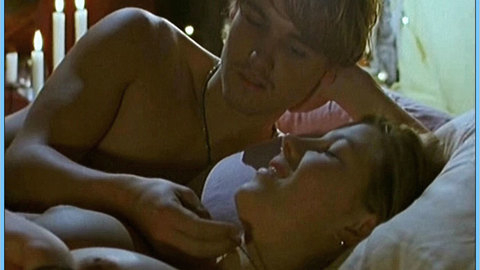Emma Hipp Nude in A case for two. Breasts, couple in bed, nude. 659908