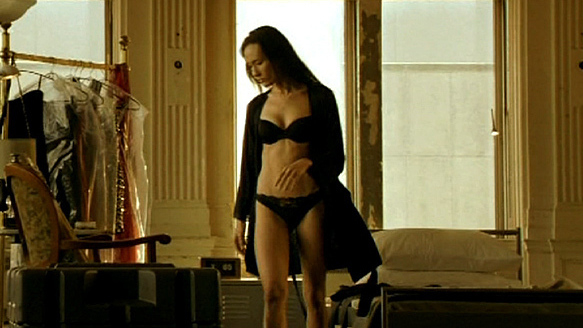 Sexiest Scenes of Nikita Meers from Nikita. Underwear, SFW, black bra. 688601