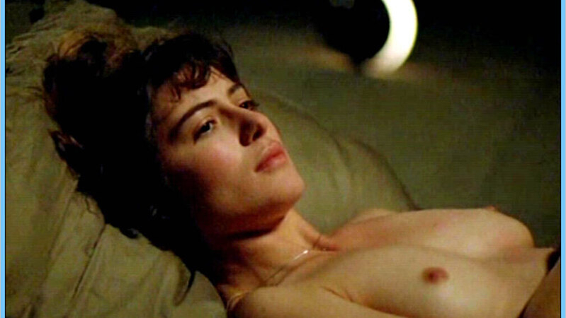 Esther Zimmering Nude as Paula. Breasts, black hair, in bed. 628172