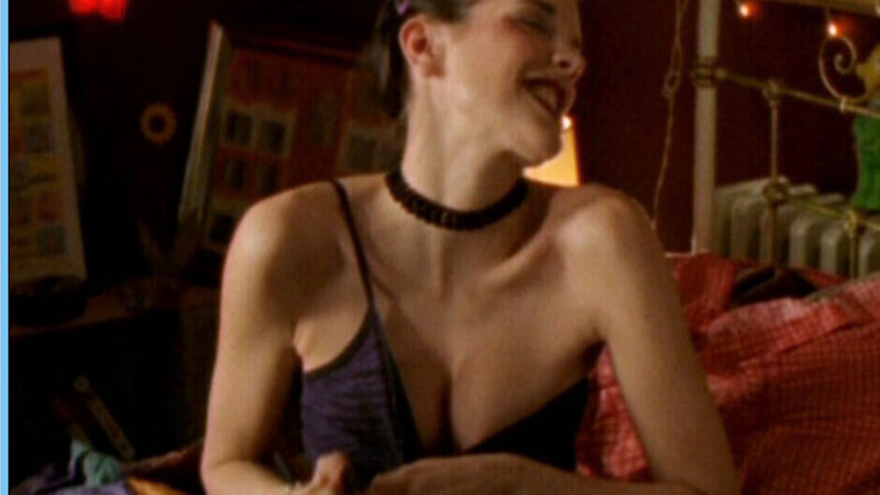 Hottest Anne Sarah Hartung Scene in Et kütt wie et kütt. Sexy, black hair, cleavage. 616370