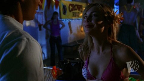 Hottest Amanda Walsh Scene in Smallville. Bikini, SFW, bar. 658112
