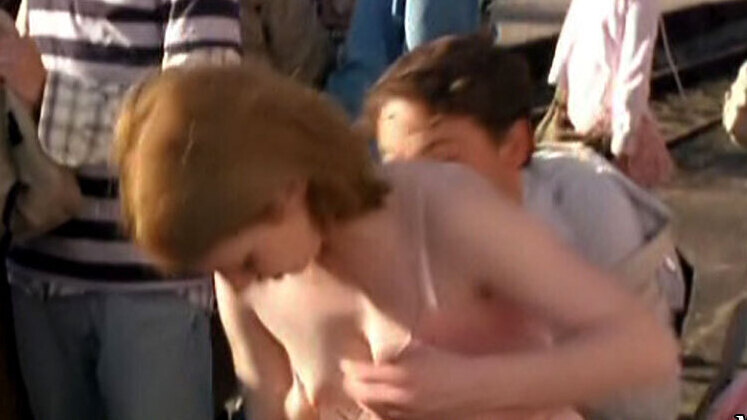 Nudes of Nessie from Klassenfahrt - Geknutscht wird immer. Breasts, blonde, cleavage. 617256