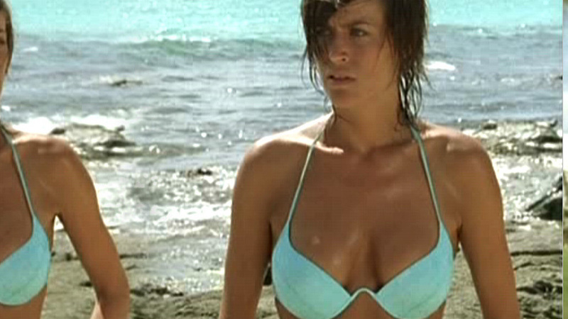 Hottest Anne Caillon Scene in Vertiges: Vacances mortelles. Bikini, SFW, beach. 644480