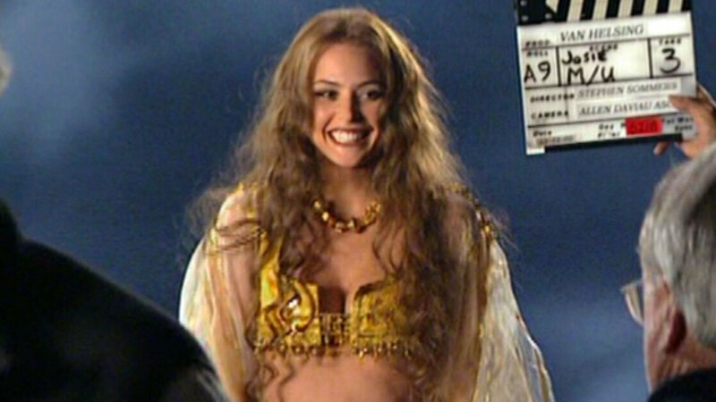 Sexiest Josie Maran Scene in Van Helsing. Sexy, SFW, cleavage. 615025