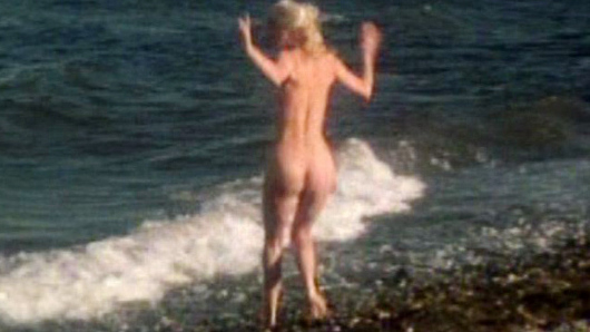 Nudes of Line from Rektor på sengekanten. Butt, back exposed, blonde. 670500