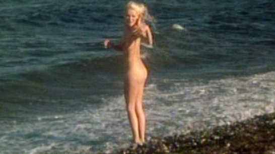 Birte Tove Naked in Rektor på sengekanten. Breasts, Butt, back exposed, blonde. 670501