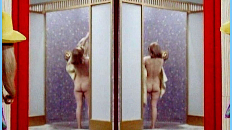Christiane Rücker Naked in Otto ist auf Frauen scharf. Butt, back exposed, brunette. 620155