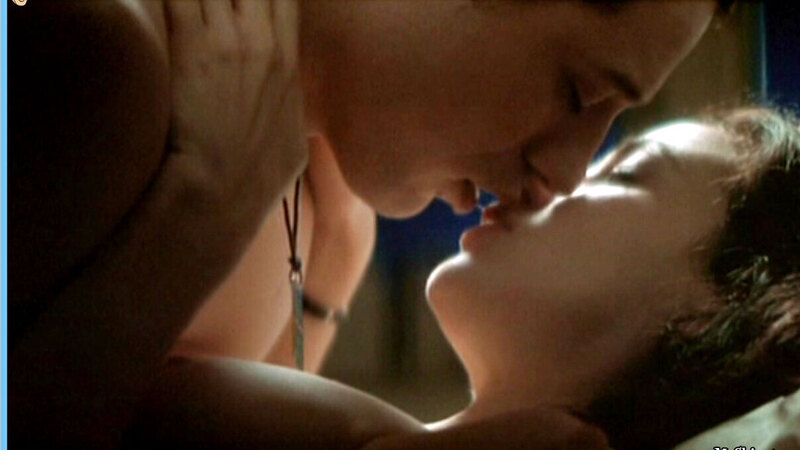 Anita Caprioli Naked in Santa Maradona. Breasts, brunette, kissing. 564139
