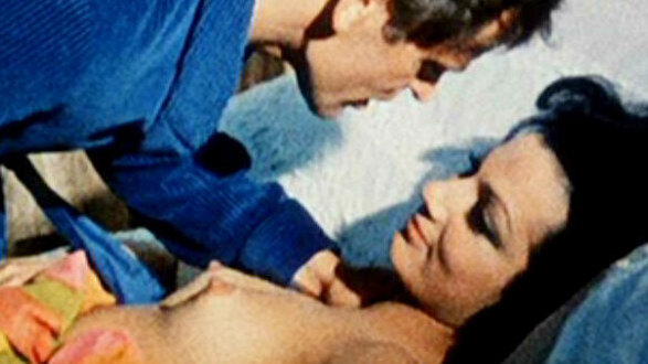 Barbara Nelli Nude as Alice. Breasts, couple in bed, dark hair. 616766