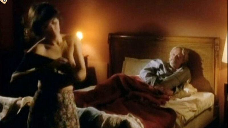 Marie Cassel from La part de l'ombre Naked. Breasts, brunette, man laying in bed. 623705
