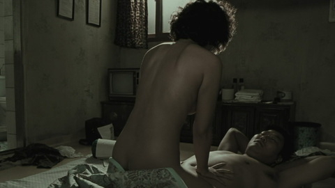Kwak Sul-young (Du-man's lover) from Memories of Murder Naked. Butt, Sexy, large breasts, on floor. 925949