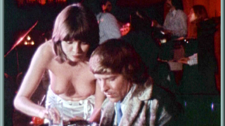 Nudes of Topless waitress from The Teaser. Breasts, brunette, couple. 626094
