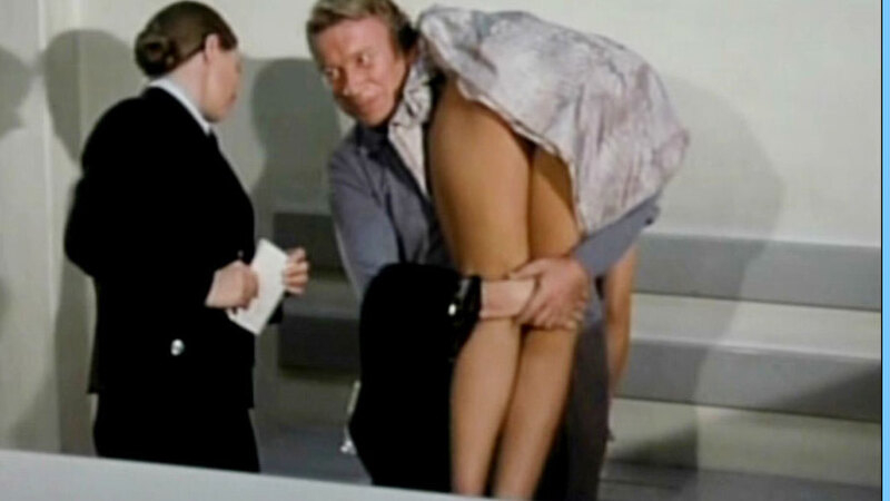 Fluchtweg St. Pauli - Großalarm für die Davidswache's Sexiest Scenes with Heidy Bohlen. Sexy, SFW, legs. 626178