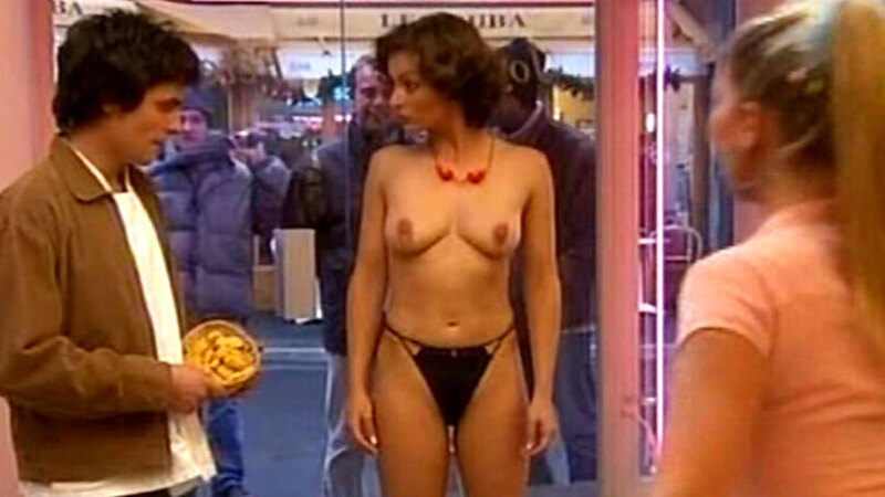 Nathalie Grandhomme Nude in Vénus & Apollon. Breasts, brunette, curly hair. 657706