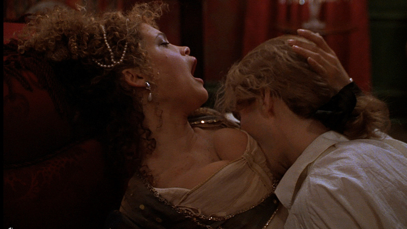 Hottest Indra Ové Scene in Interview with the Vampire. Sexy, bed, couple. 672986