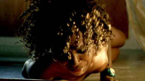 Jasmine Sendar in Volle maan (2002) Breasts Black Hair Breasts 627719