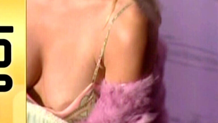 Sonya Kraus Nude in Exclusiv - Das Star-Magazin. Breasts, accidental skin, cleavage. 660724