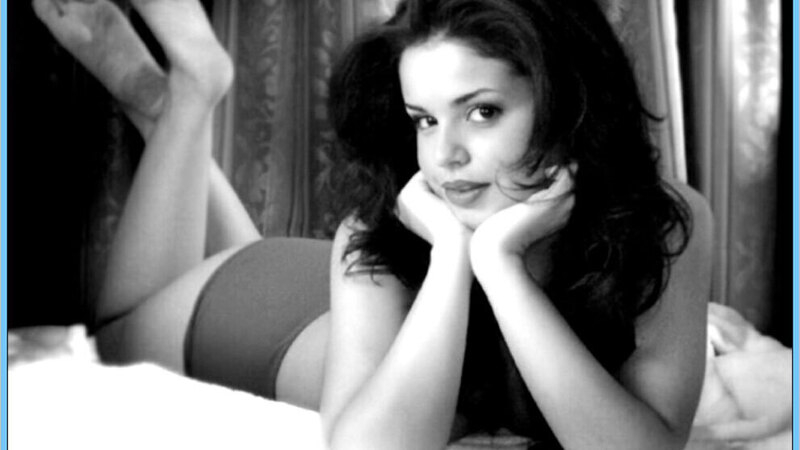 Vitamina N's Sexiest Scenes with Marta Torné. Sexy, SFW, black and white. 664296