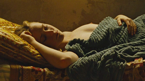 Evan Rachel Wood Naked as Lucy Carrigan. Breasts, hard nipple, laying in bed. 690903