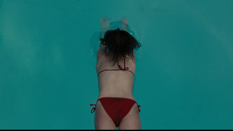 Hottest Evan Rachel Wood Scene in The Life Before Her Eyes. Bikini, SFW, back exposed. 681038