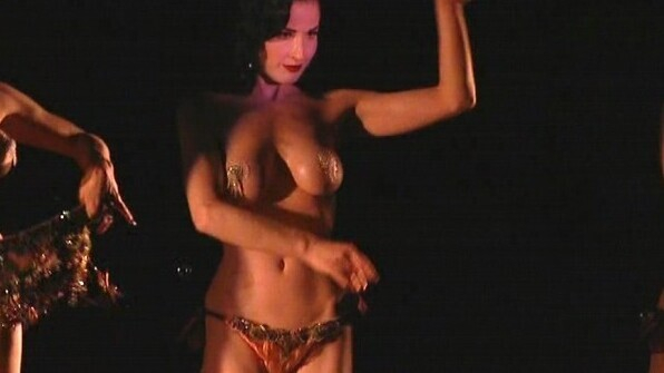Sexiest Scenes of Herself from Exclusiv - Das Star-Magazin. Sexy, dancing, nipple tassels. 660743