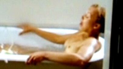 Gelockte Rothaarige from Pauvre Diable Naked. Breasts, bathtub, brunette. 634307