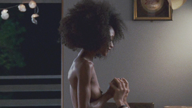 Yaya DaCosta Naked in The Kids Are All Right. Breasts, Black, afro. 690715