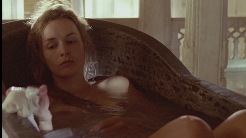 Lucy Brown in Sharpe's Challenge (2006) Breasts Bathtub Blonde 687963