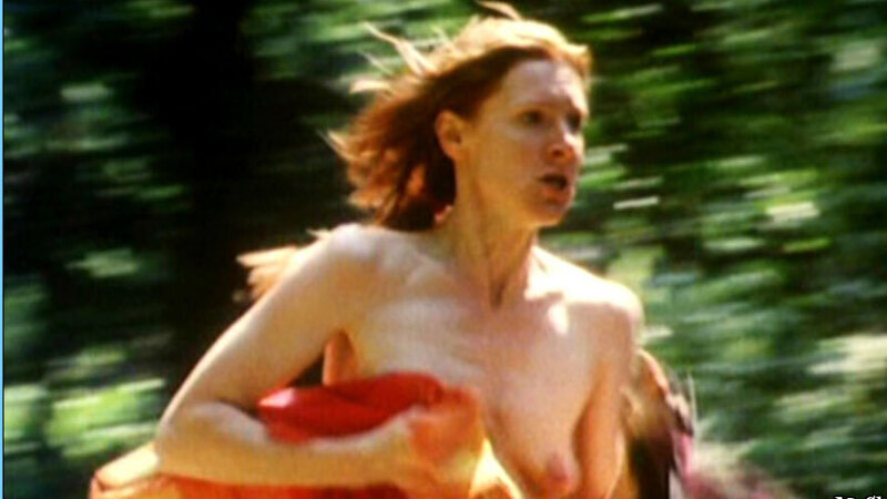 Simone from Sommergeschäfte Naked. Breasts, brunette, left breast. 638333