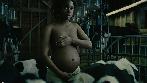 Claire-Hope Ashitey in Children of Men (2006) Sexy Arm Covering Breasts Black 682417