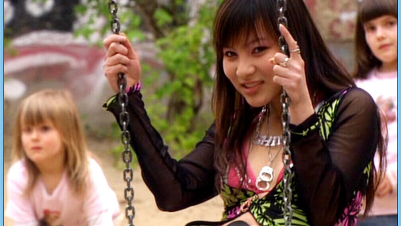Sexiest Scenes of Ching from Türkisch für Anfänger. Bikini, Asian, SFW. 664025