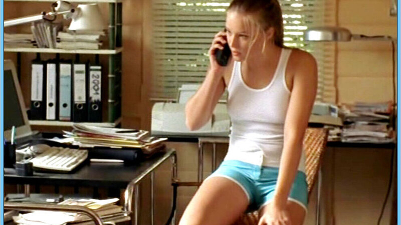 Sexiest Scenes of Sylvi from Ohne einander. Sexy, blue short shorts. 642971