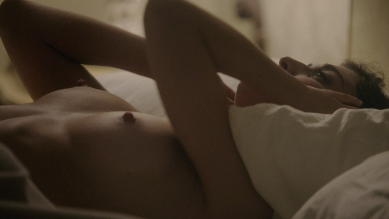 Lizzy Caplan Nude in Masters of Sex. Breasts, brunette, lying in bed. 763372