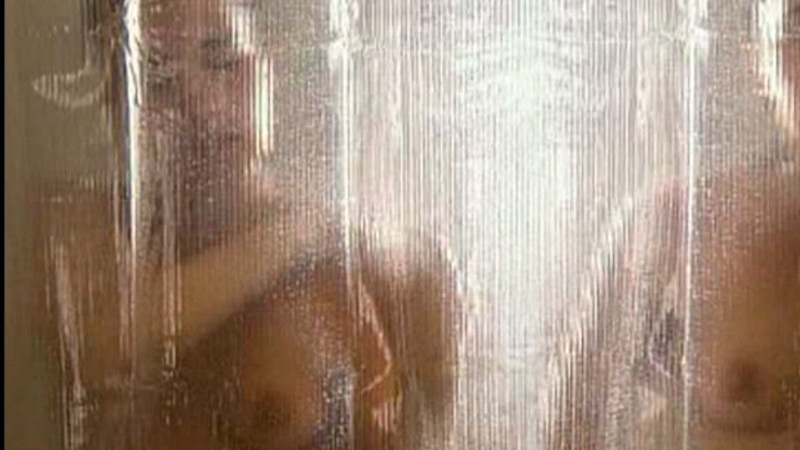 Loli from Mujeres invisibles Naked. Breasts, clear shower curtain, nude. 645623