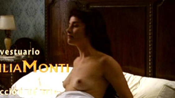 Nudes of Prostituta from El niño de barro. Breasts, covered with sheet, nude. 647484